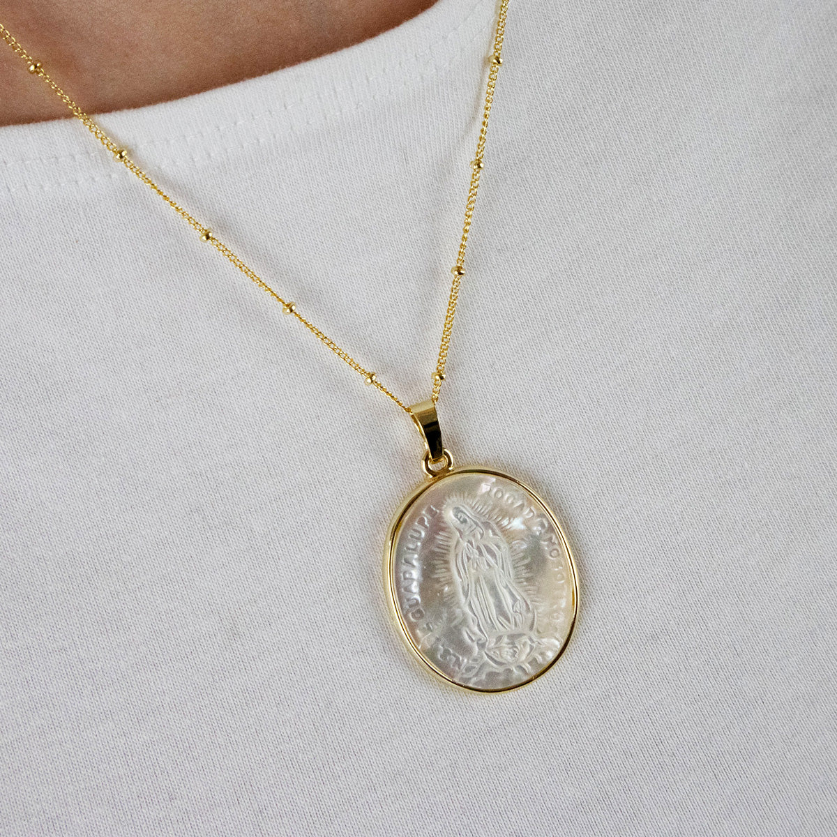 Mother of pearl gold necklace