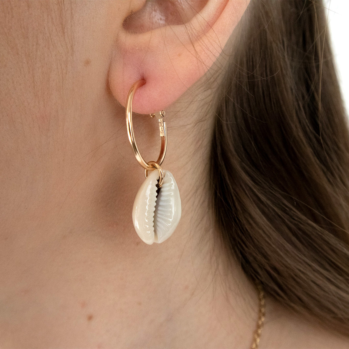 Shell gold hoop earrings